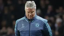 Ekspresi kekecewaan Guus Hiddink setelah pertandingan antara PSG melawan Chelsea di Stadion Parc des Princes, Rabu (17/2/2016) dini hari WIB. (Reuters/Carl Recine)