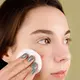 Banyak orang saat ini menghadapi banyak kebingungan ketika memilih antara AHA dan BHA yang cocok dengan tipe kulitnya. [Dok/Pexels.com/Hanna Pad].