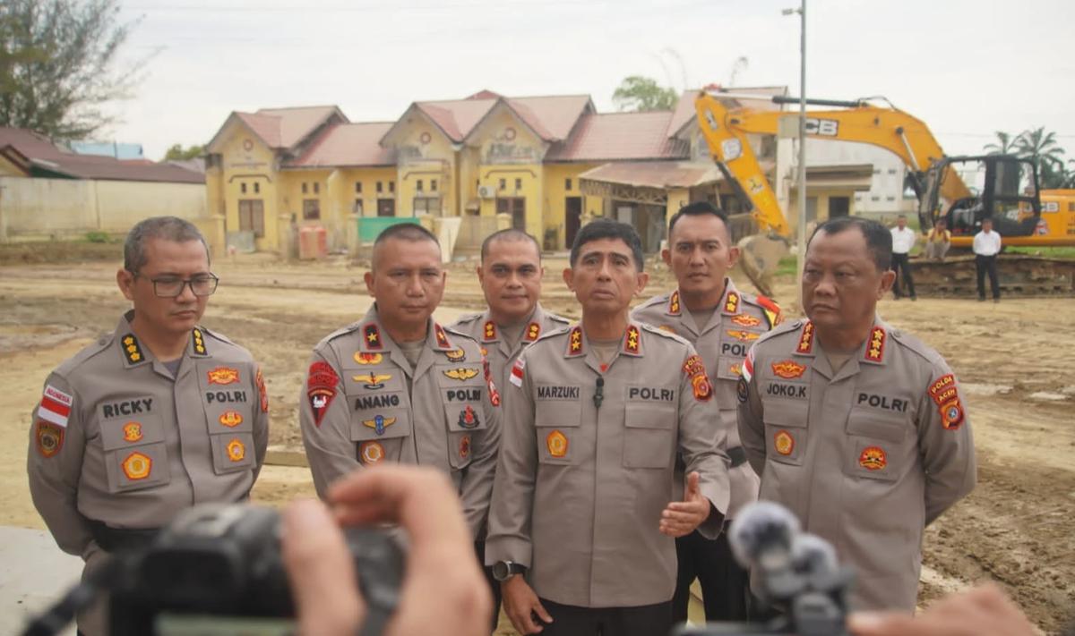 FOTO: Kapolda Aceh Berikan Penghargaan kepada Personel Polri dan Taruna Akpol