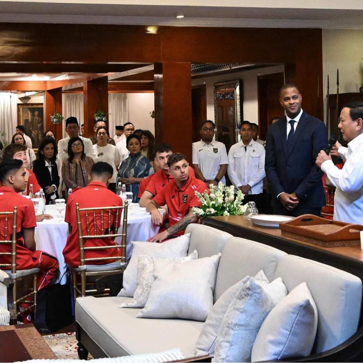 Para Pemain Timnas Indonesia hadiri jamuan makan siang di kediaman Prabowo