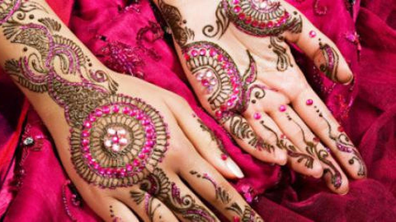Pecahkan rekor, seniman India jadi pelukis henna tercepat