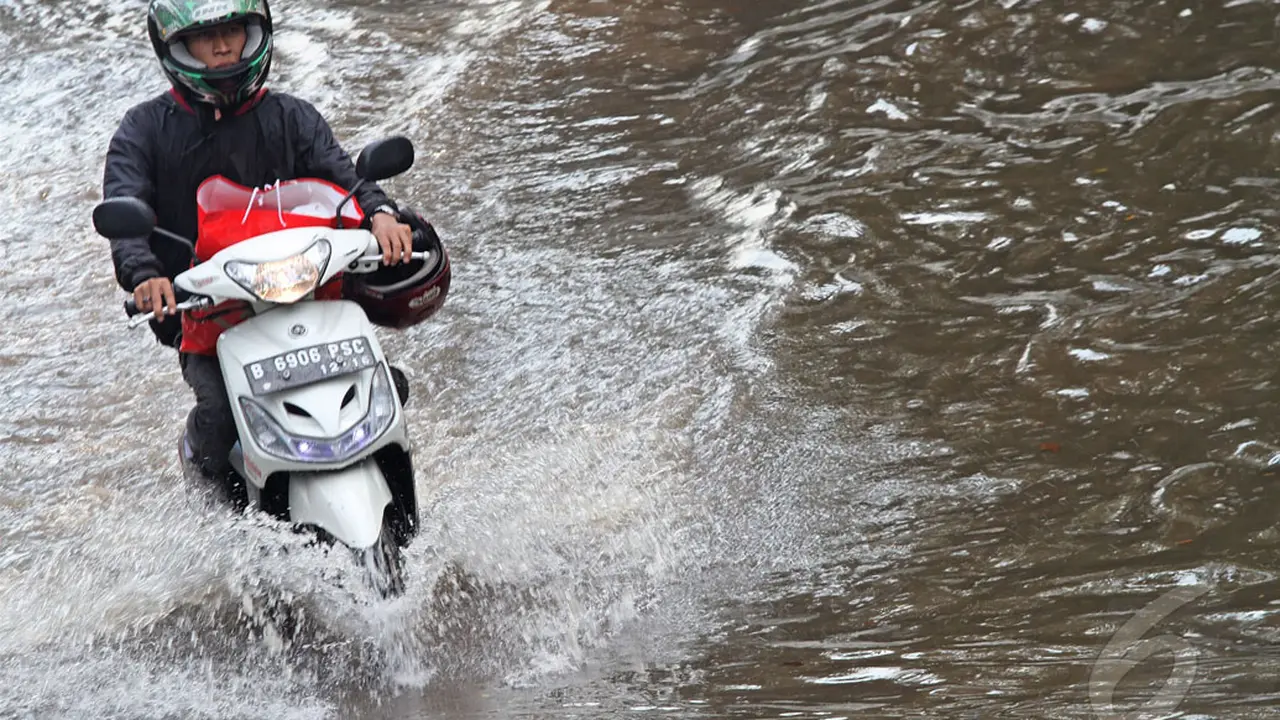 Jelang Persija Tanding, Senayan Banjir 40 cm