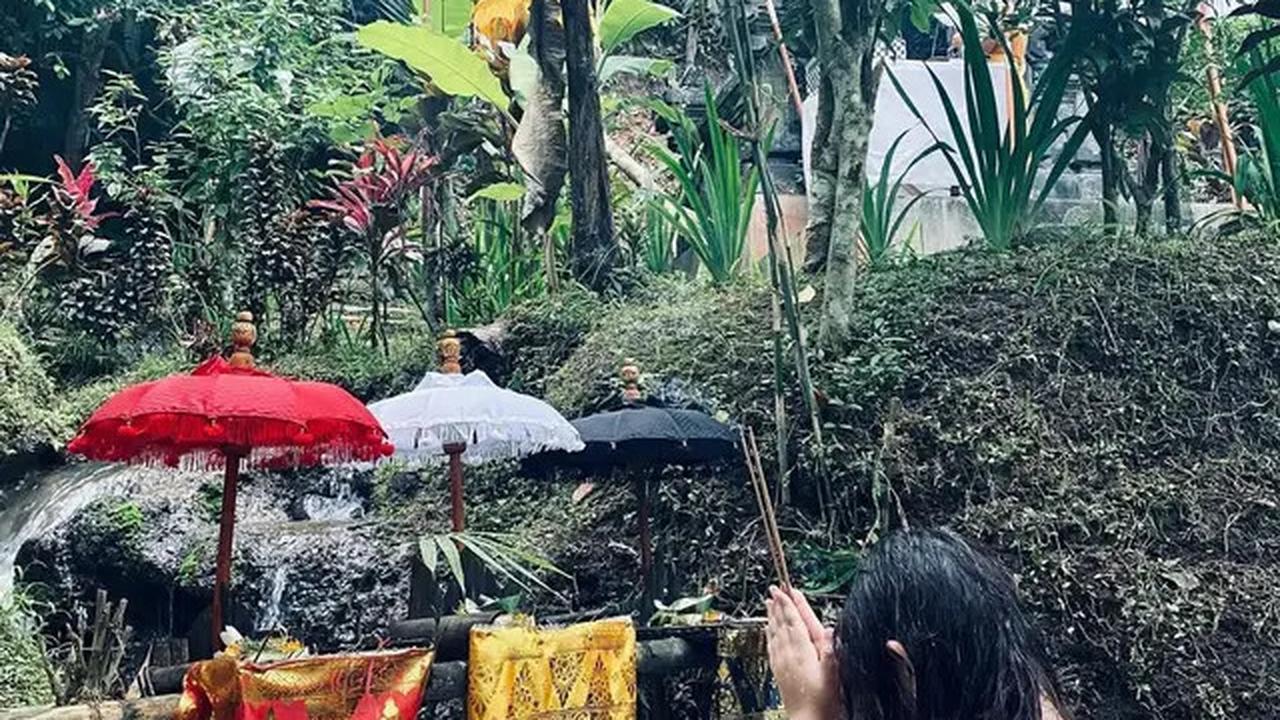 7 Potret Talitha Curtis Pamer 8 Tato di Tubuh, Tato Ular Tanda Penyembuhan