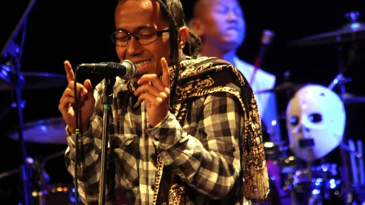 Tak seperti biasanya, Yukie lebih banyak duduk @foto: KapanLagi.comÂ®/Ruswanto