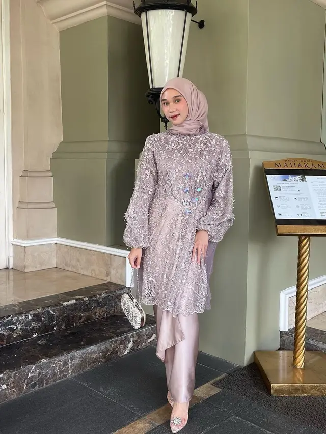 7 Inspirasi Model Baju Kebaya Wisuda Berhijab dari Nabilah Ayu hingga Arafah Rianti
