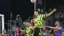 Di pertandingan ini, Arsenal bermain dengan 10 personel sejak menit ke-67 seusai Takehiro Tomiyasu menerima kartu kuning kedua alias kartu merah.  (AP Photo/Kin Cheung)