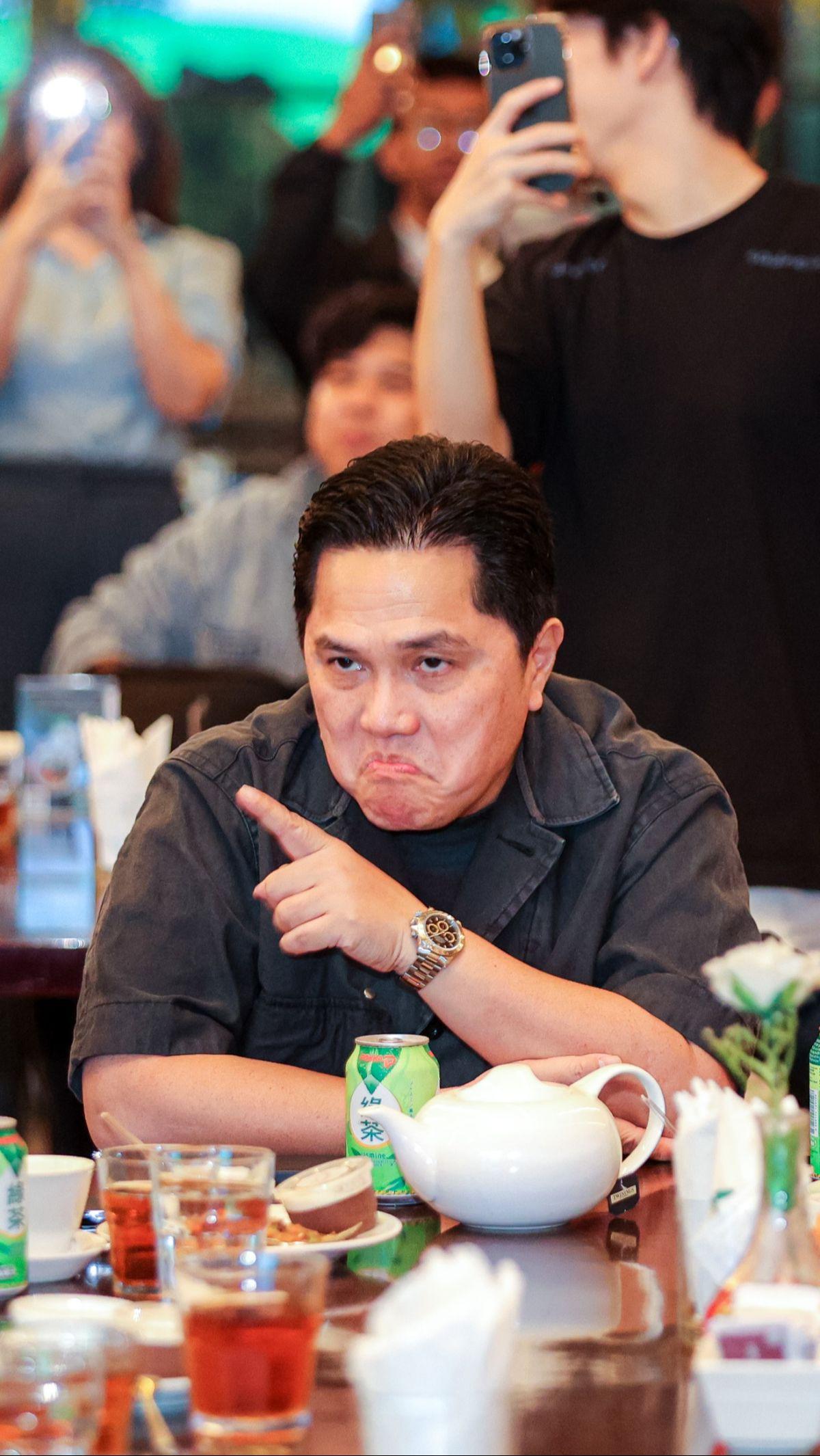 Erick Thohir terlihat begitu ekspresif saat menyaksikan pertandingan Timnas Indonesia vs Irak.