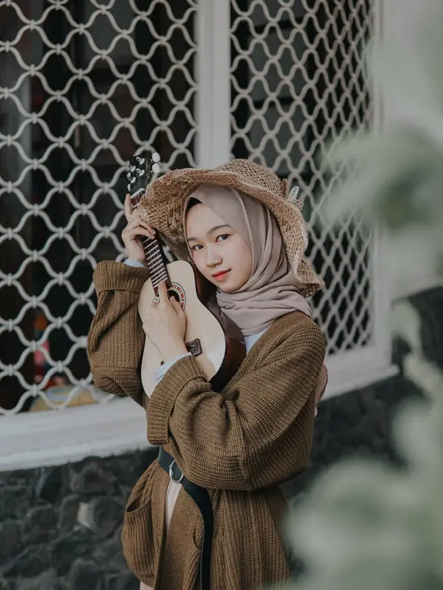 Model Video Klip Keke Bukan Boneka Berhijab, Ini 7 Potret Mita yang Memesona