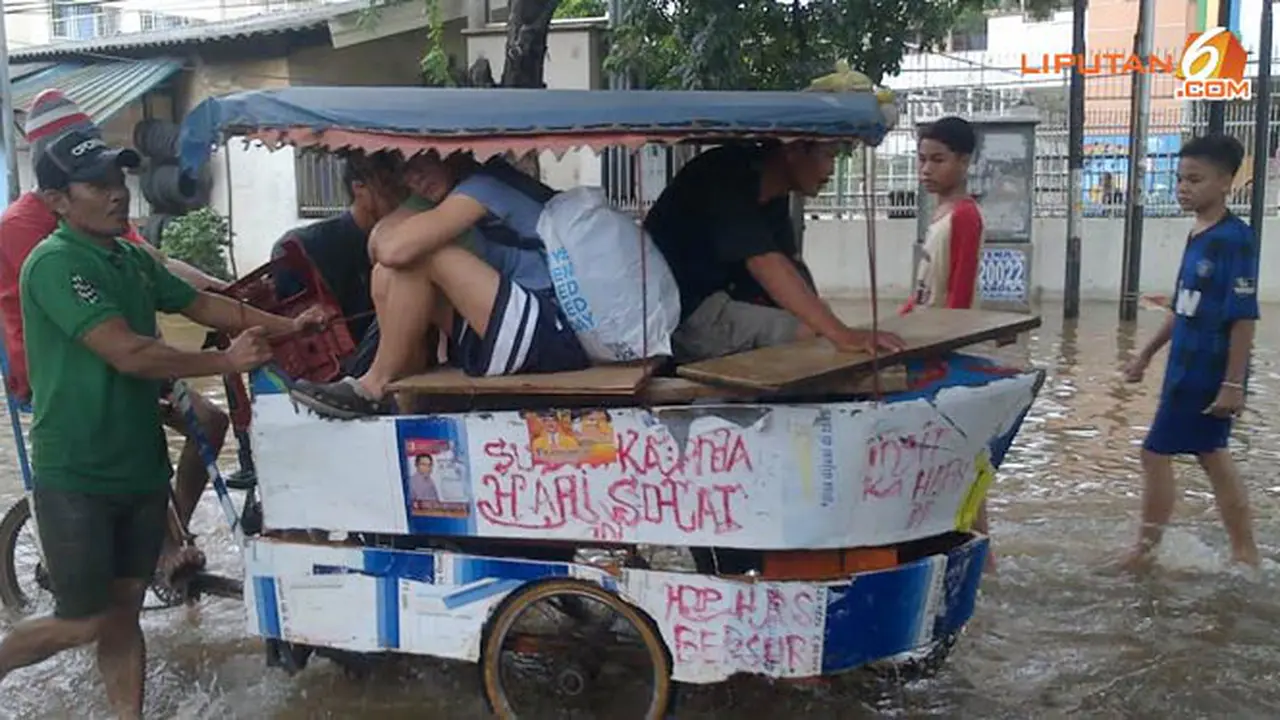 gerobak-banjir-140119b.jpg