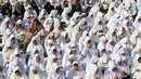 Ratusan warga menghadiri zikir dan doa bersama di lapangan Manunggal, Menteng, Bogor, Jawa Barat, Indonesia pada Rabu 19 Juni 2023. (merdeka.com/Arie Basuki)