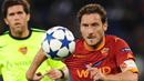 4. Francesco Totti. Gelandang kelahiran 27 September 1976 ini selama berkiprah di Liga Champions telah mencetak 17 gol untuk 1 klub yang dibelanya, AS Roma. (AFP/Christophe Simon)