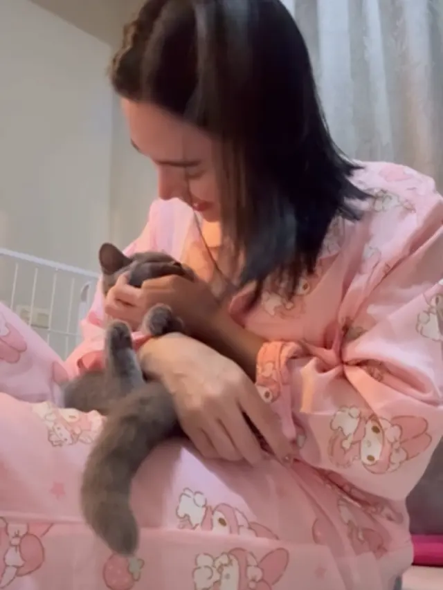 Model Baju Santai Wika Salim saat di Rumah