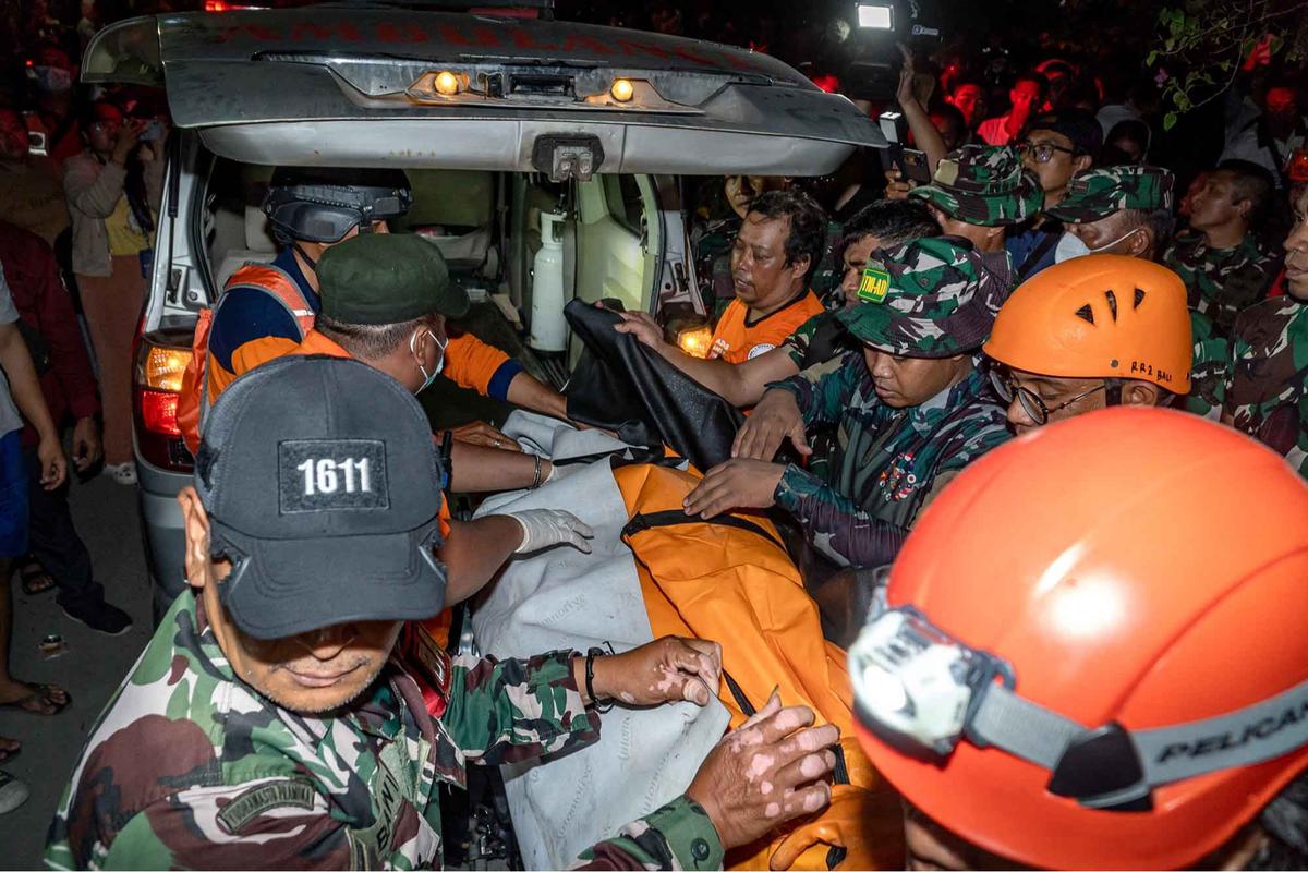 FOTO: Banjir Bali Renggut 16 Nyawa, Tim SAR Terus Cari Korban Hilang