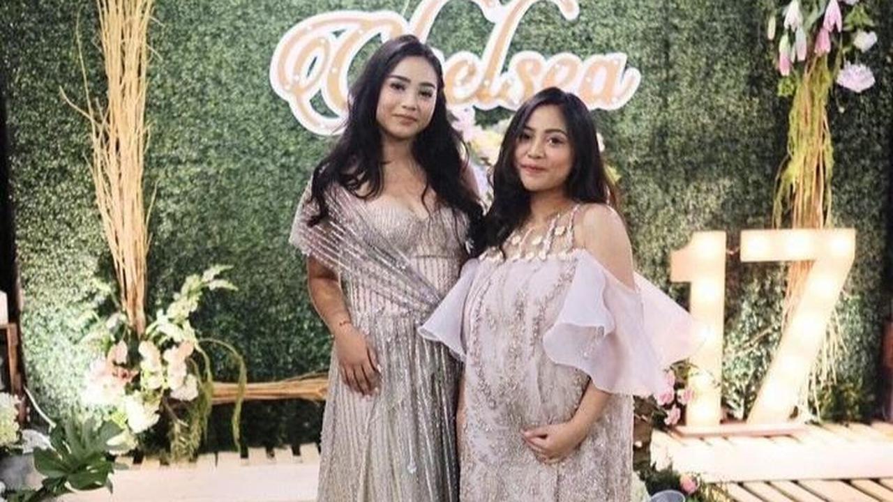 Chelsea juga kerap mengunggah potret kebersamaannya dengan Rachel di akun Instagramnya.