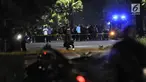Tim Gegana menyisir lokasi ledakan yang terjadi di area Parkir Timur Senayan, Jakarta, Minggu (17/2). Kapolda Metro Jaya Irjen Gatot Eddy Pramono menyebut ledakan diduga berasal dari petasan. (Merdeka.com/Iqbal Nugroho)