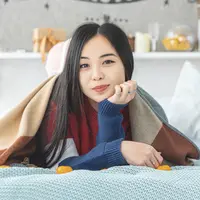 ilustrasi perempuan di tempat tidur/Photo by Dima Valkov from Pexels