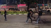 Polisi menemukan video amatir yang memperlihatkan aksi kekerasan oleh sekelompok orang di Kemayoran. (Foto: Tangkapan Layar Sosmed)