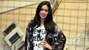 Penyanyi Raisa Andriana terlihat cantik dengan gaya yang casual. Foto diambil di kawasan Jakarta Barat, Jum'at (13/3/2015). (Liputan6.com/Panji Diksana) 