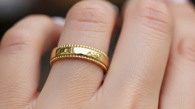 Desain Cincin Emas yang Mudah Dijual Kembali (AI)