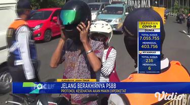 Wali Kota Surabaya Tri Risma Harini, Minggu siang terus memantau pelaksanaan PSBB di sejumlah lokasi. Risma ingin memastikan warga menjalankan protokol kesehatan untuk menekan penyebaran virus corona.