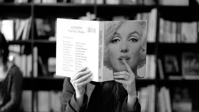 9 Manfaat yang Bikin Kamu Baca Buku Setiap Hari