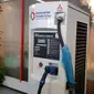 Sistem pengisian baterai kendaraan listrik di SPLU mulai diperkenalkan di Indonesia. (Herdi/Liputan6.com)