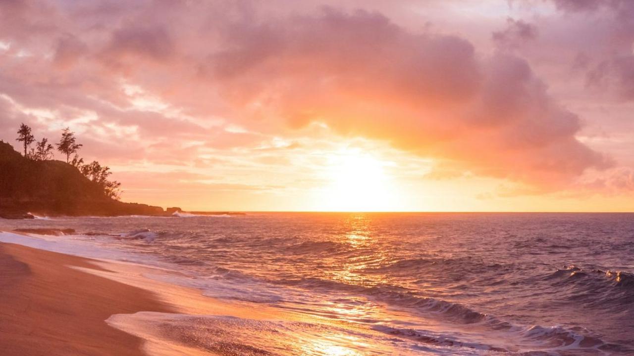 Kata Kata Senja di Pantai dari Para Tokoh<br>