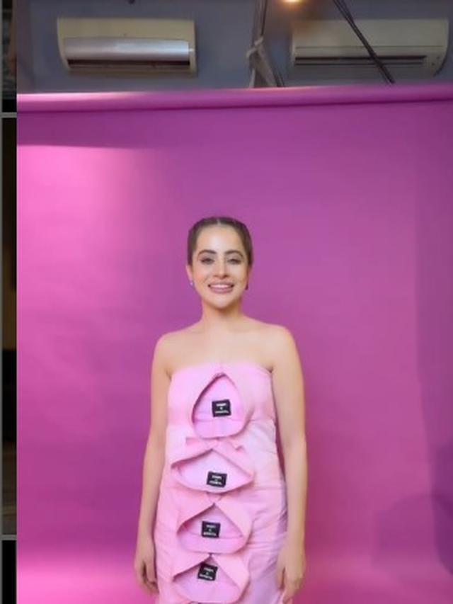 Potret Urfi Javed dengan Busana Aneh Juga Unik, Bikin Geleng Kepala