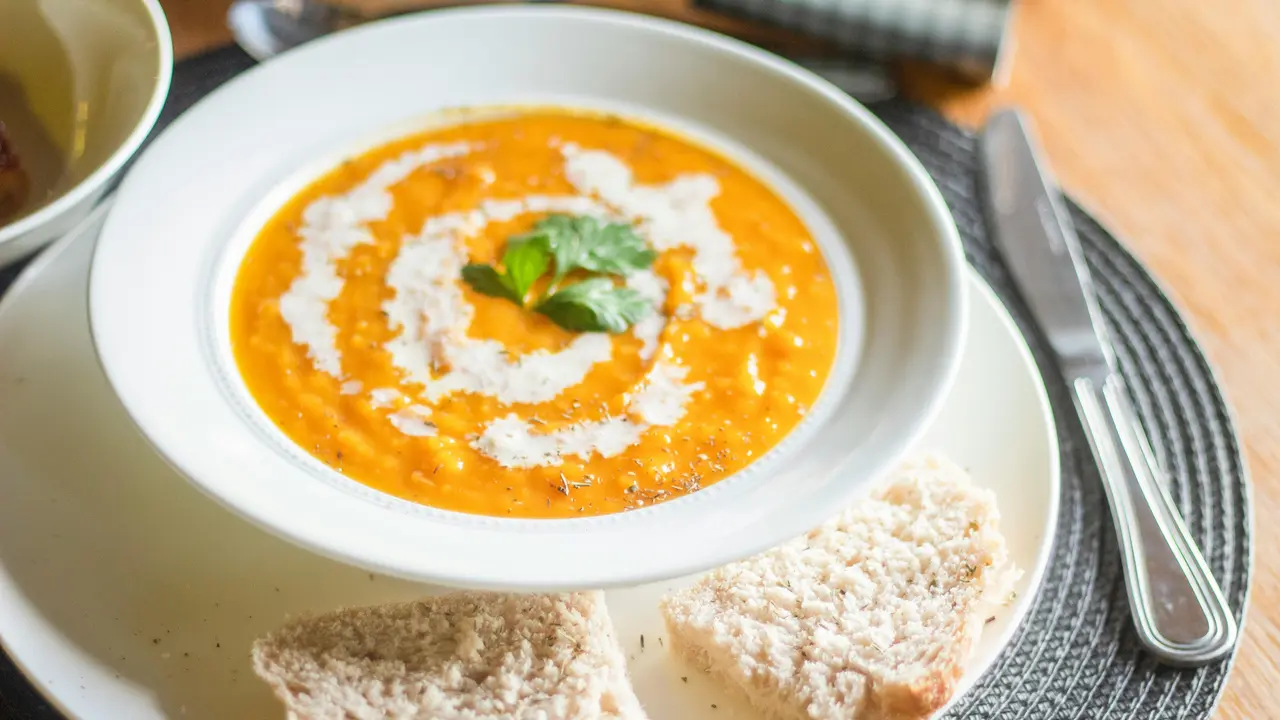 Resep Sup Ubi Panggang dengan Rempah Paprika yang Creamy dan Bernutrisi