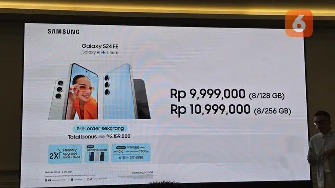 Samsung akhirnya mengumumkan Galaxy S24 FE, smartphone versi lebih terjangkau dari flagship Galaxy S24 Series. Perangkat ini hadir dengan harga Rp 9,9 jutaan dan menawarkan bezel layar dan bodi yang lebih tipis dibandingkan versi pendahulunya. Simak di sini informasi tentang pre-order dan bonus apa saja yang bisa kamu dapatkan. (Liputan6.com/ Agustin Setyo Wardani).