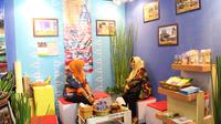 Istri Bupati Banjar gemar pamerkan produk kerajinan dan UMKM setiap daerahnya mengikuti pameran.