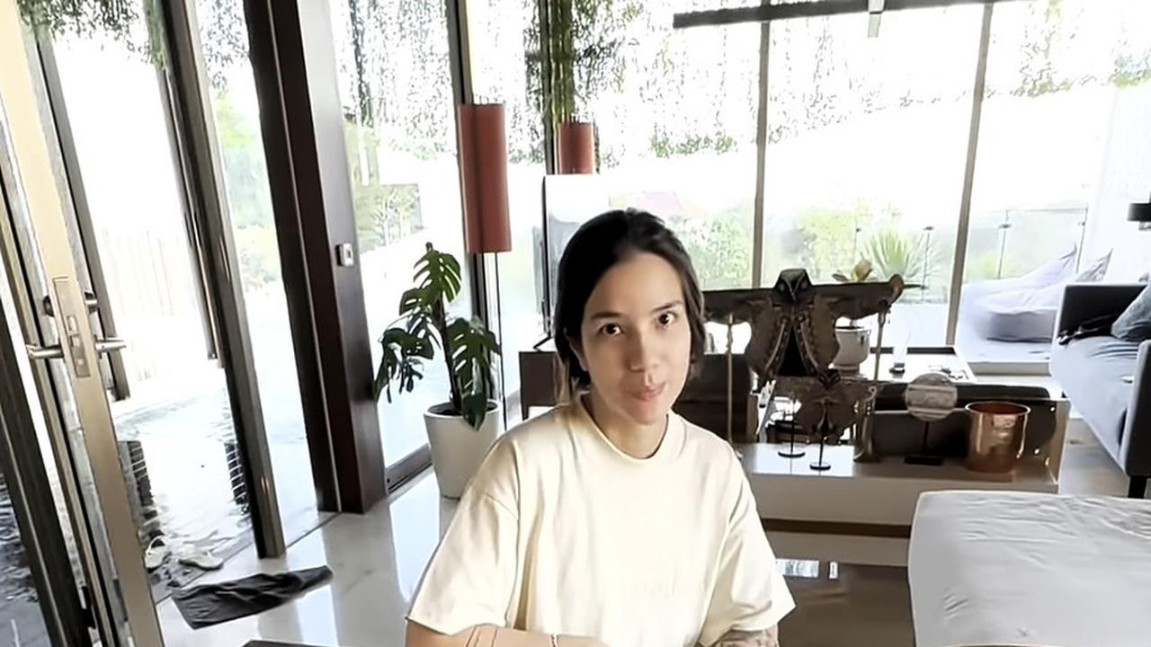 Penampilan Sheila Curi Perhatian