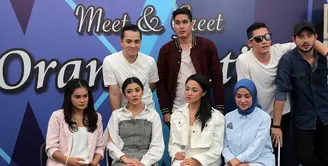 Sinetron Orang Ketiga, kini tengah digandrungi banyak penggemar karena jalan ceritanya yang menarik. Dan beberapa hari lalu berlangsung acara Meet and Greet para cast Orang Ketiga bersama para penggemarnya. (Deki Prayoga/Bintang.com)