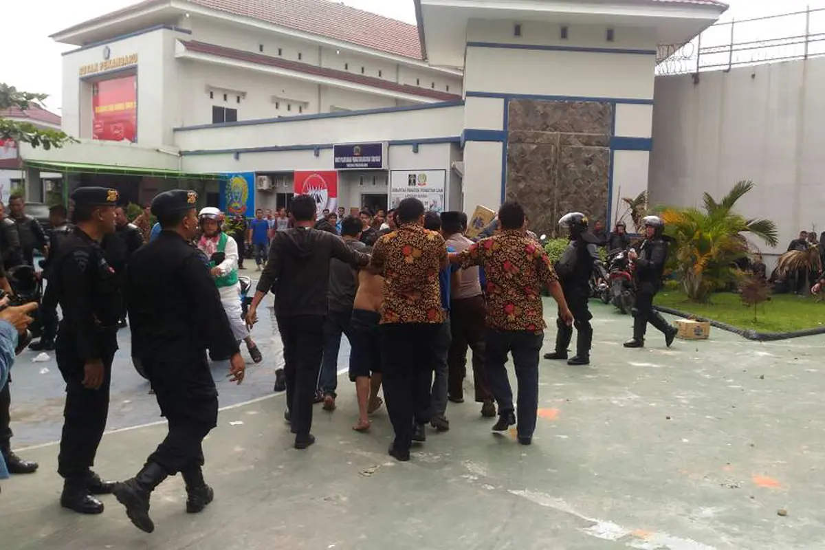 132 Narapidana Kabur Rutan Pekanbaru Masih Berkeliaran