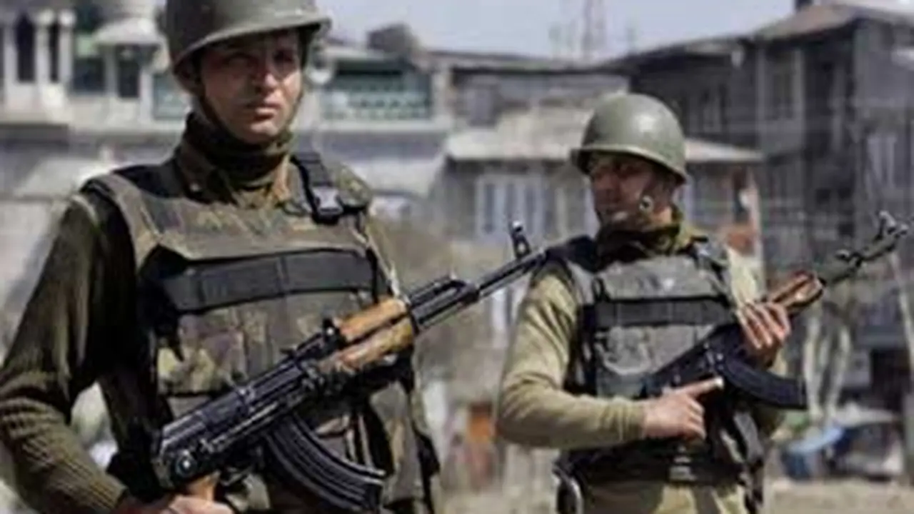 101015bmiliter-india.jpg