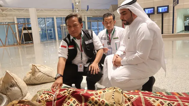 Kepala Daerah Kerja (Kadaker) Bandara Jeddah-Madinah Arsyad Hidayat meninjau langsung kesiapan layanan Eyab di Madinah. Darmawan/MCH