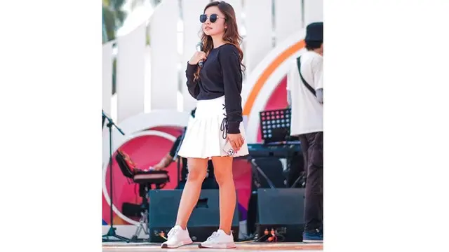 6 Pesona Tasya Rosmala di Atas Panggung, Cantik dan Memukau