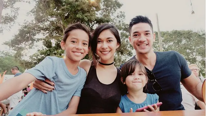 Andrew White, Nana Mirdad dan anak-anaknya