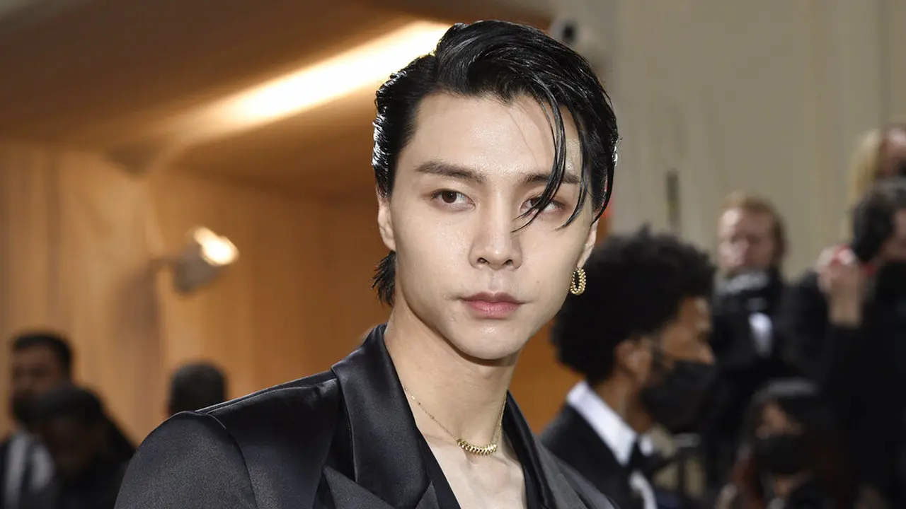 Johnny NCT di Met Gala 2022. (Evan Agostini/Invision/AP)