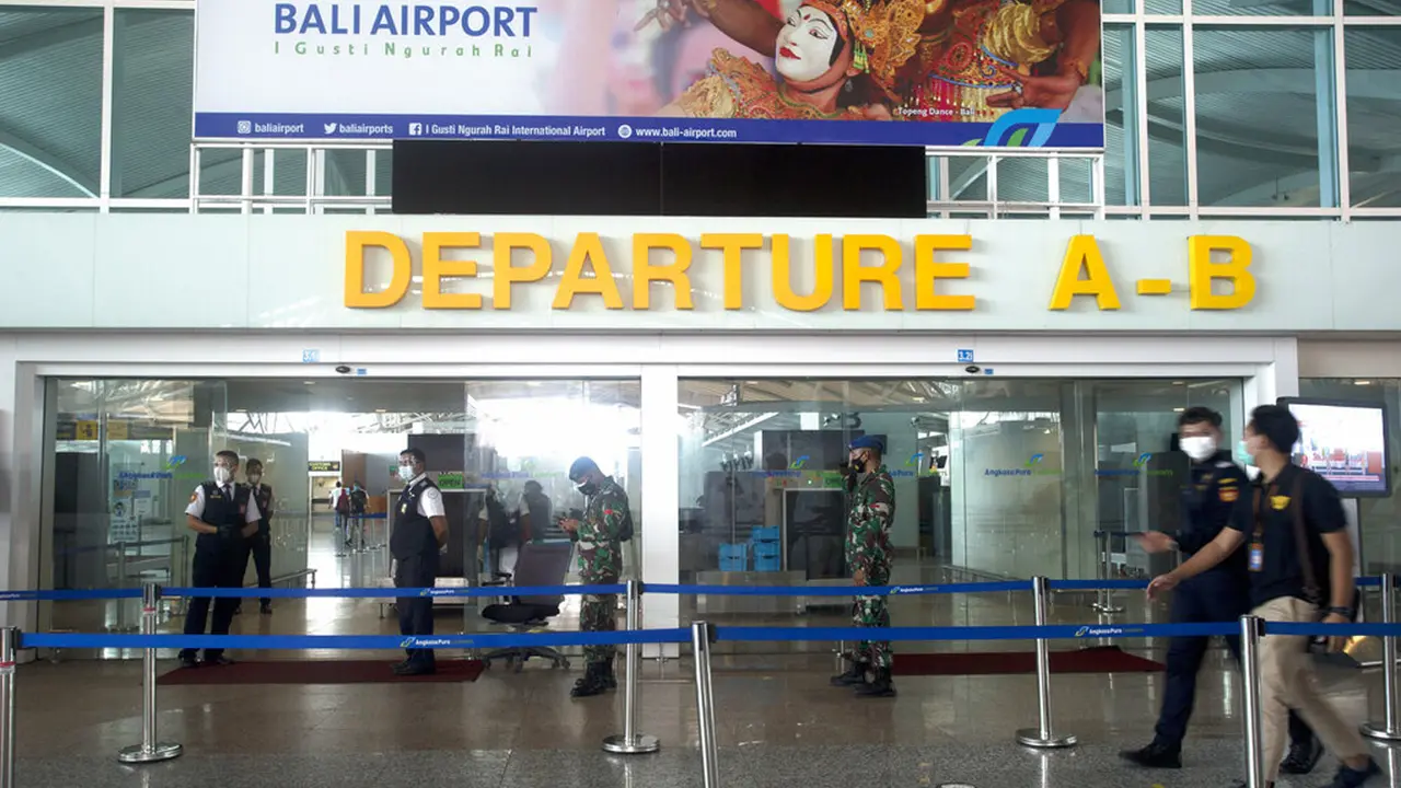 FOTO: Persiapan Pembukaan Kembali Bandara Internasional Ngurah Rai Bali