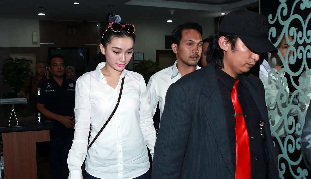 Zaskia lebih tenang karena salah satu pelapornya, LSM KPK mencabut laporannya. (Deki Prayoga/Bintang.com)