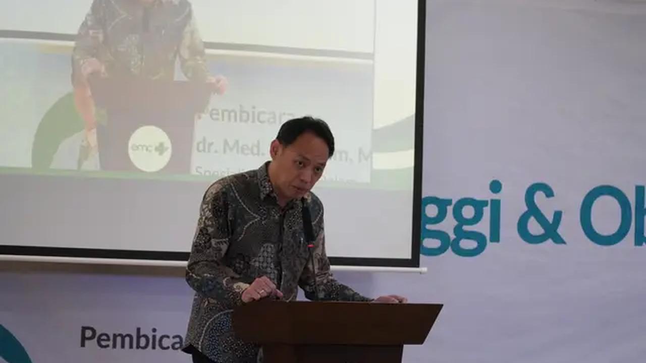 Di kesempatan itu hadir juga Hospital Director RS EMC Grha Kedoya, dr. Henry Andrean, MHS (HA)., MARS., FISQua yang memberikan sambutan.