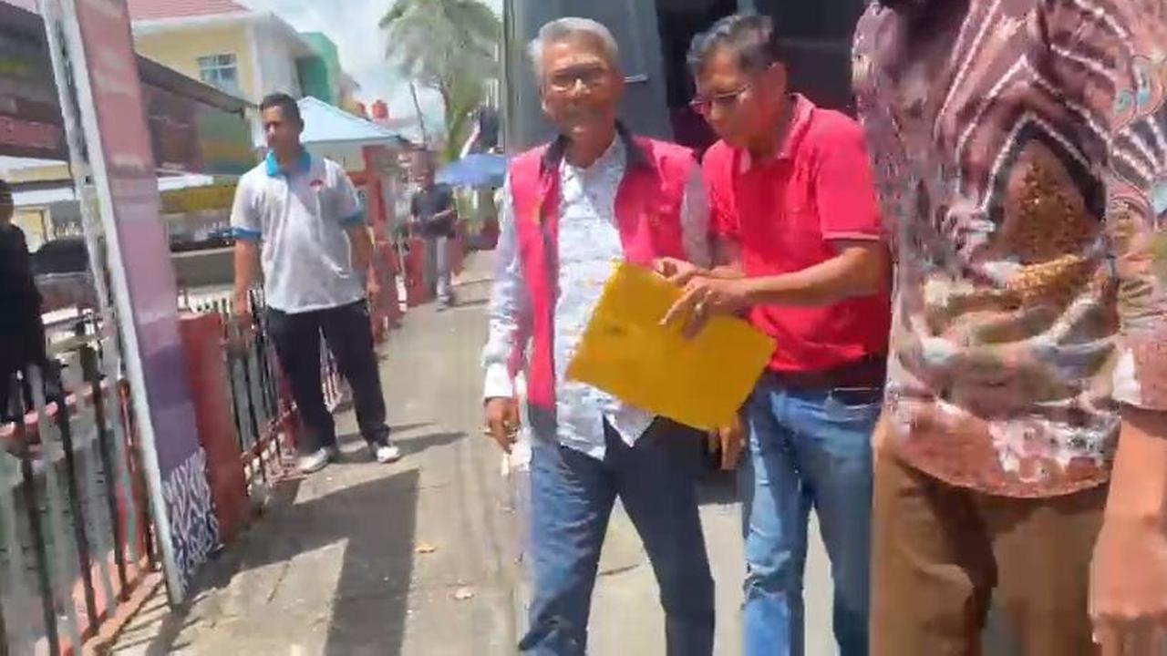 Untuk diketahui, Sukarmis merupakan ayah kandung dari Andi Putra yang juga mantan Bupati Kuansing.<br>