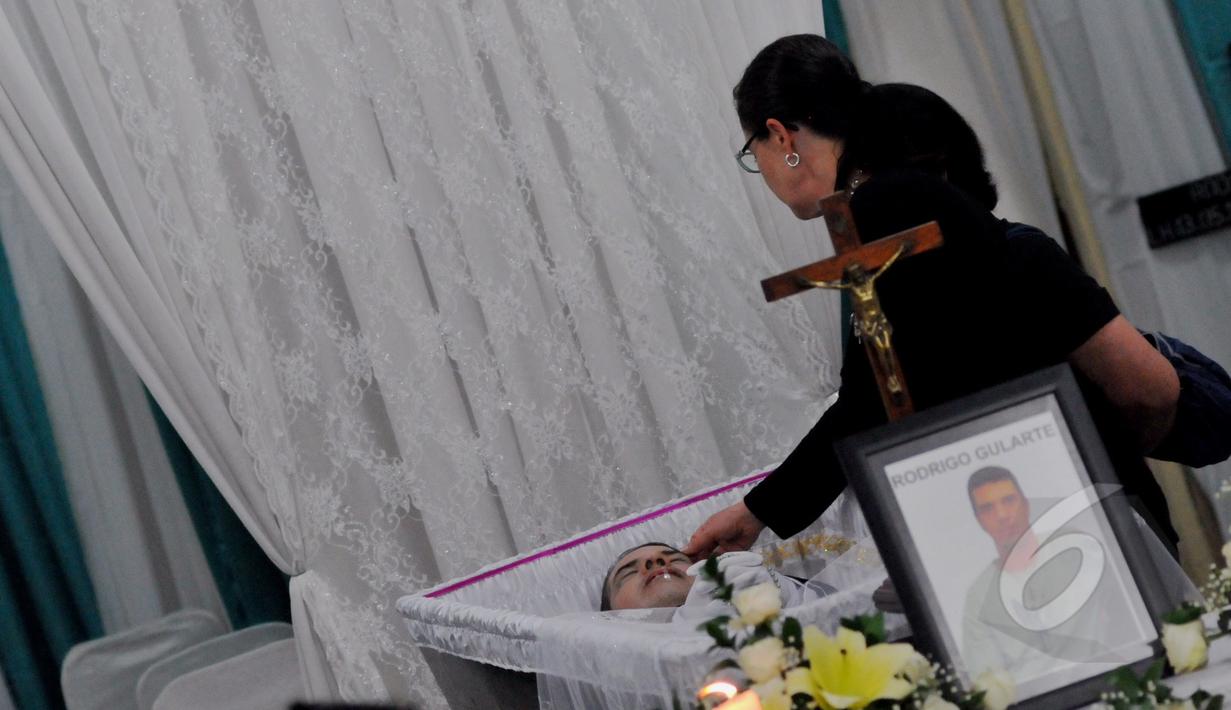 Isak Tangis Di Kebaktian Penghiburan Rodrigo Gularte Foto Liputan6 Com