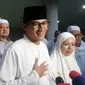 Sandiaga Uno dan istri usai melaksanakan ibadah salat subuh di Masjid At-Taqwa, Jalan Sriwijaya, Kebayoran Baru, Jakarta Selatan, Rabu (19/4/2017) pagi. (Liputan6.com/Lizsa Egeham)