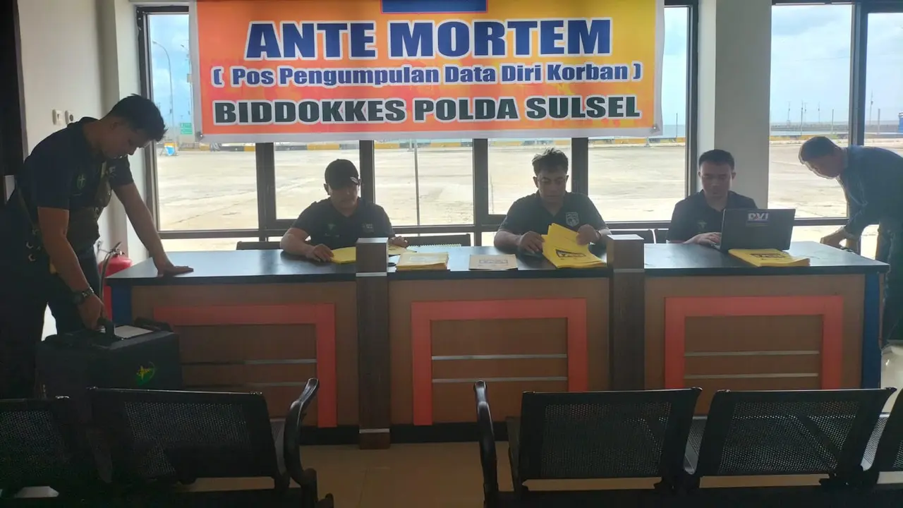 Tim Disaster Victim Identification (DVI) Bidang Kedokteran dan Kesehatan (Biddokkes) Polda Sulawesi Selatan mendirikan Pos Ante Mortem untuk Percepat Identifikasi Korban KM Nurul Salsa.