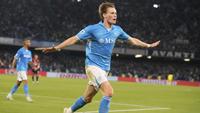 Selebrasi Scott McTominay dalam laga Serie A antara Napoli vs Cagliari, Sabtu (24/5/2025). (AP Photo/Gregorio Borgia)