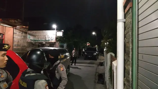 Saat Densus 88 Tangkap Terduga Teroris Cirebon