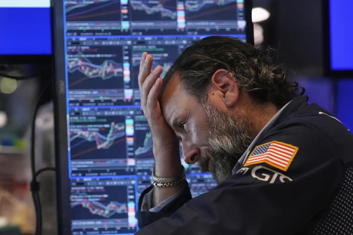 Wall Street Anjlok, Indeks Nasdaq Pimpin Koreksi Jelang Akhir Pekan