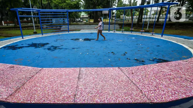 Fasilitas Bermain Anak di Taman Hangtuah Terbuat dari Bahan Daur Ulang